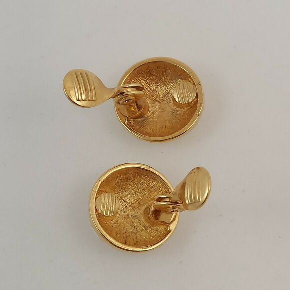 Vintage Monet White Cream Enamel Round Button Clip Earrings Gold Tone Signed - Picture 4 of 7